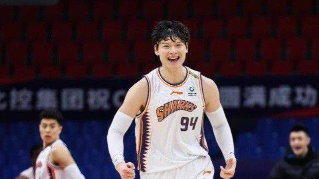 🏀上海vs广厦前瞻：胡金秋pk王哲林 广厦主场力争连胜